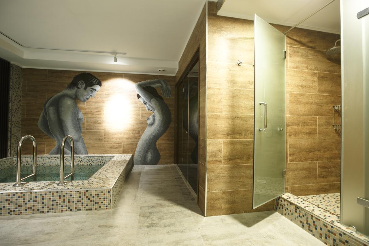 Green Which Hotel Petropavlovsk Exterior foto